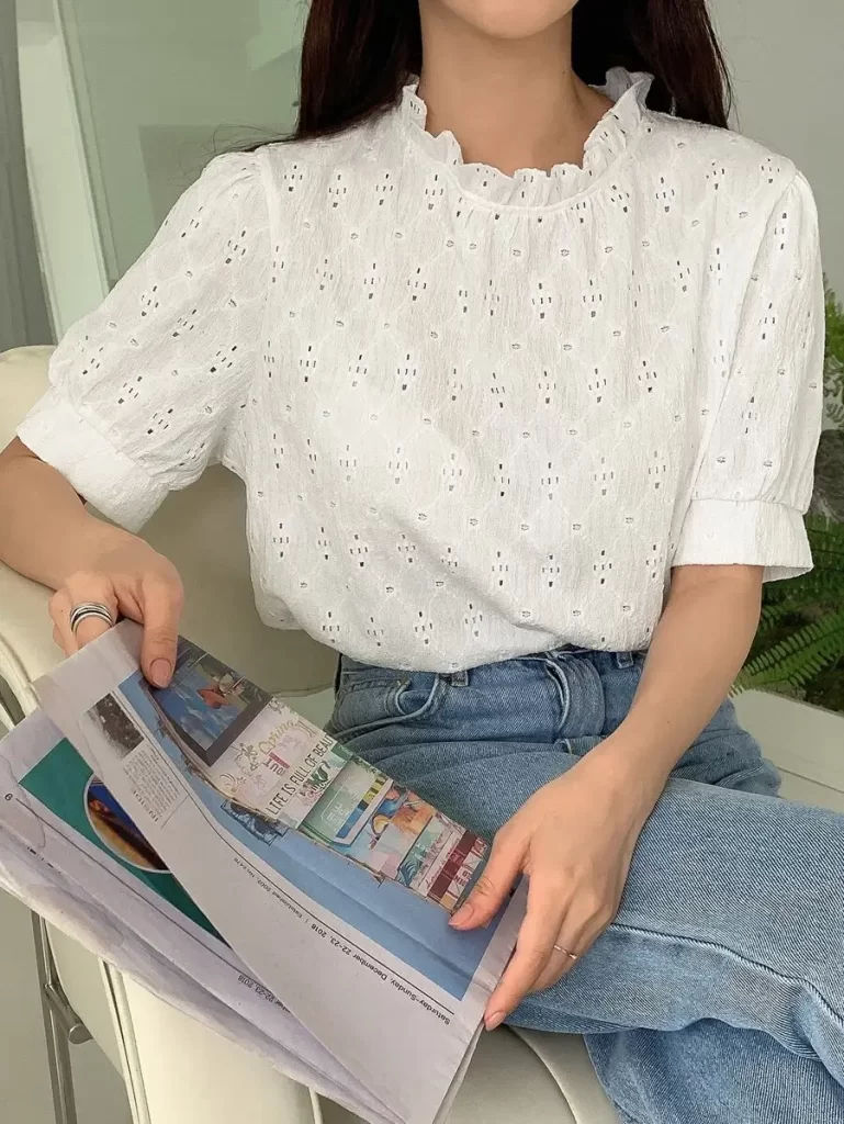 DAZY アイレット刺繍 フリル ネック パフスリーブ ティー
